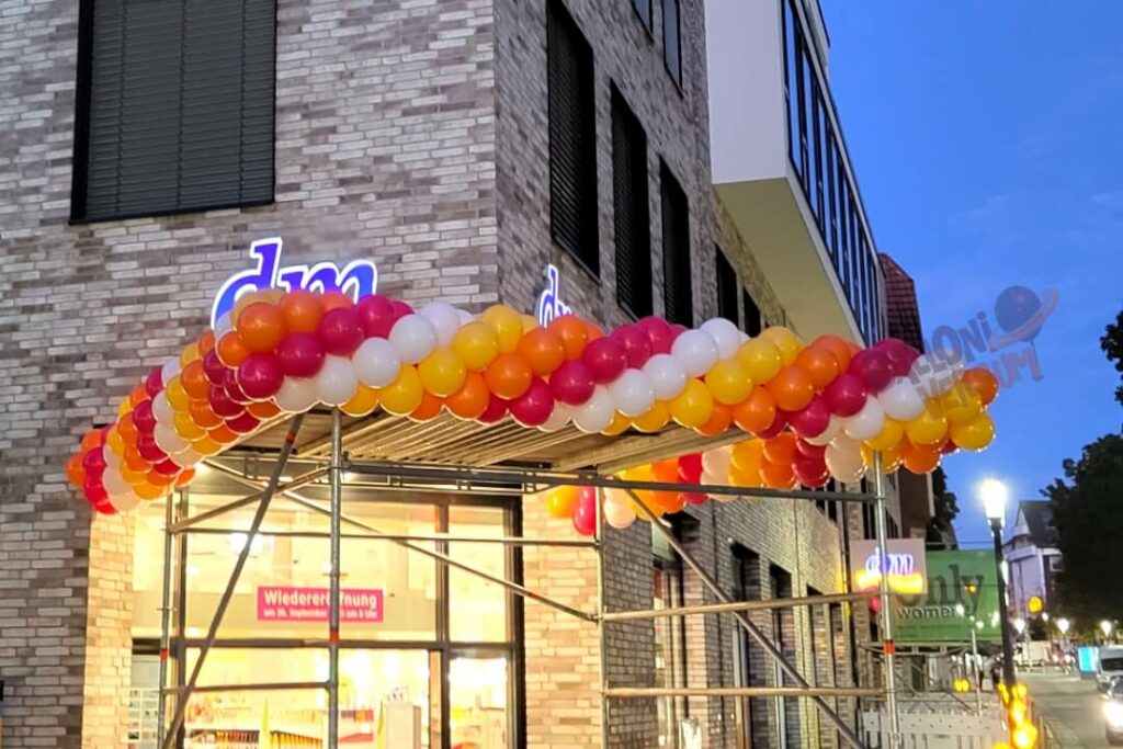 Ballongirlande für ein Drogeriemarkt